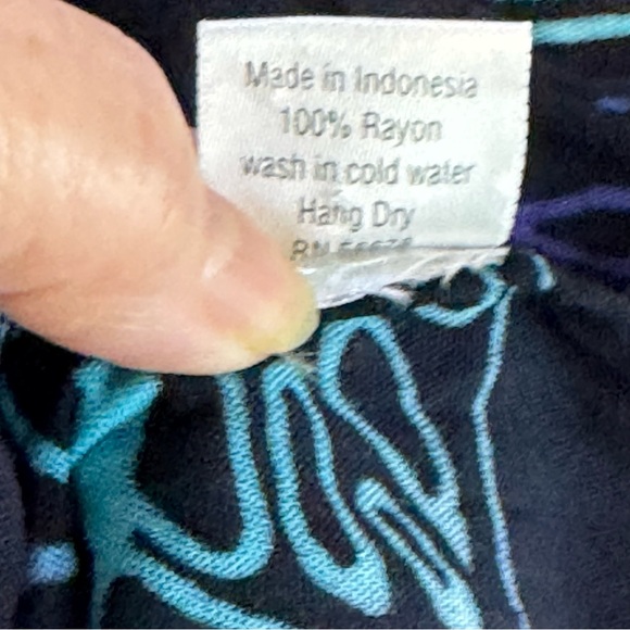 *Beachcombers International 100% Rayon Scarf w Batik Pineapple Print - Picture 8 of 8